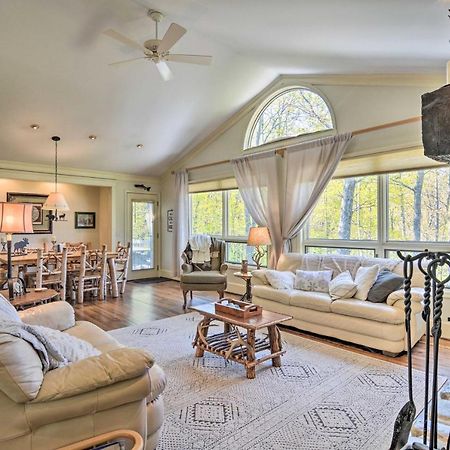 Resort-Style Harbor Springs Home With 2 Decks! 外观 照片