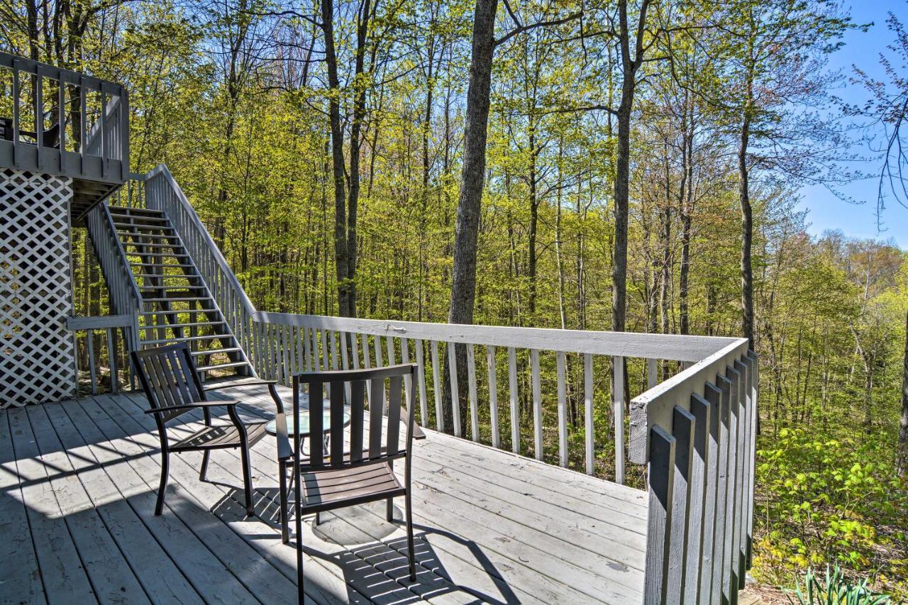 Resort-Style Harbor Springs Home With 2 Decks! 外观 照片