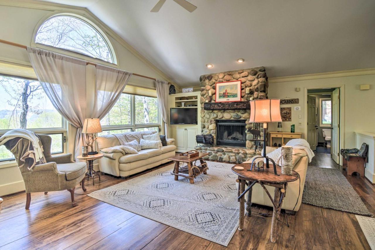 Resort-Style Harbor Springs Home With 2 Decks! 外观 照片