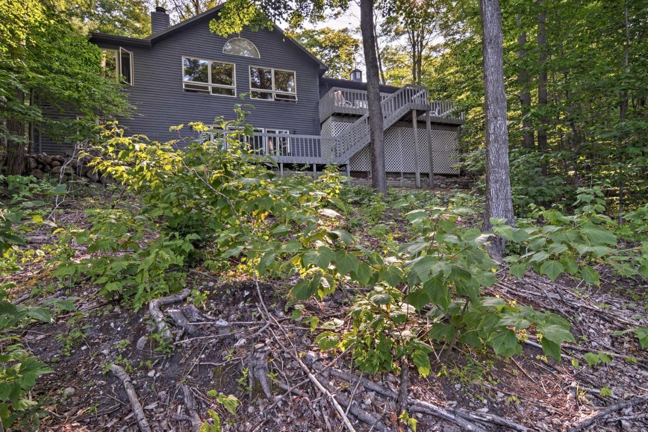 Resort-Style Harbor Springs Home With 2 Decks! 外观 照片