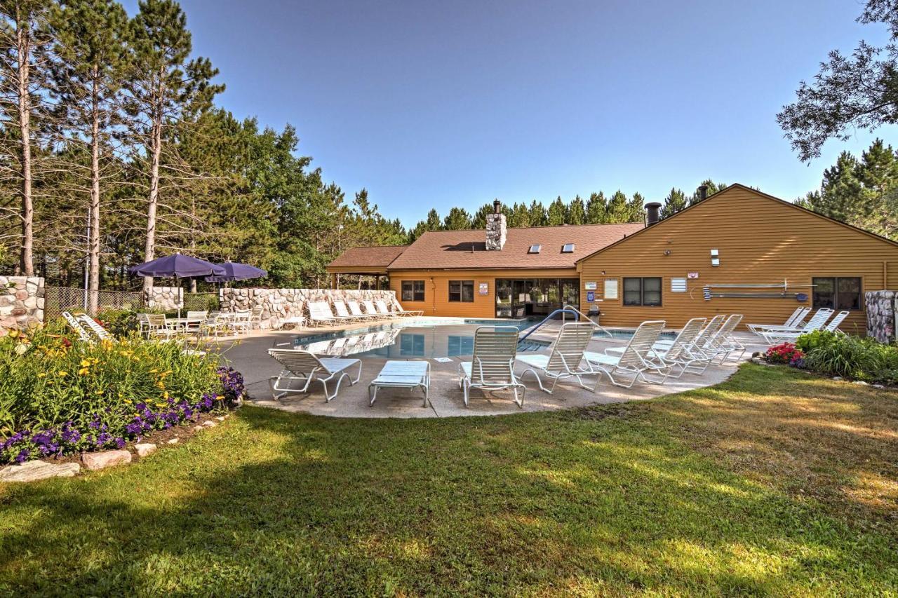 Resort-Style Harbor Springs Home With 2 Decks! 外观 照片
